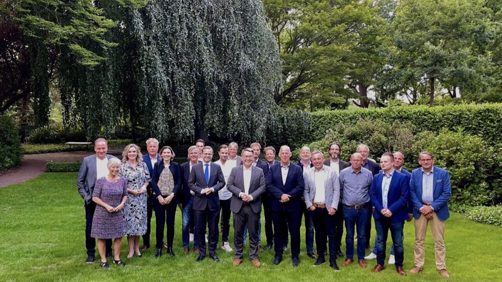 ZwolleBusiness's tweet photo. 💎 Geslaagde inspiratiereis naar Antwerpen voor Logistiek Netwerk Regio Zwolle: https://t.co/XzvJjvUl0f 

#peczwolle #regiozwolleunited #regiozwolle #logistieknetwerk https://t.co/bkYRLrBrQz