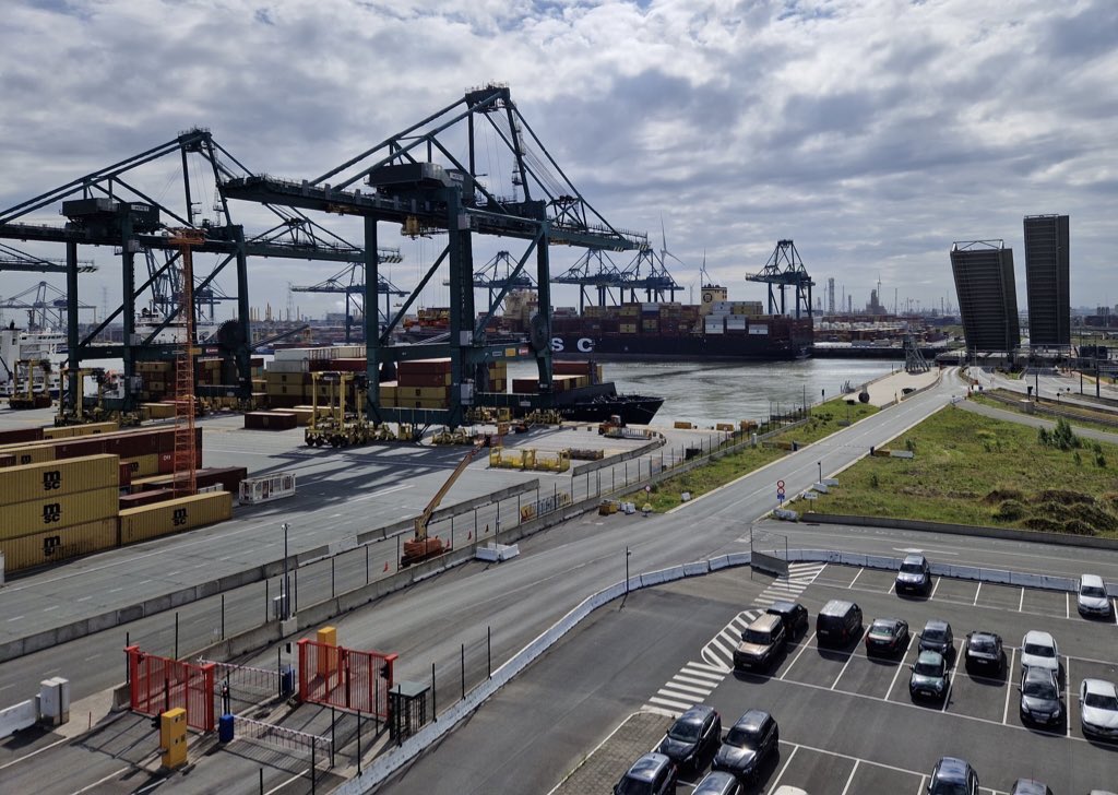 ZwolleBusiness's tweet photo. 💎 Geslaagde inspiratiereis naar Antwerpen voor Logistiek Netwerk Regio Zwolle: https://t.co/XzvJjvUl0f 

#peczwolle #regiozwolleunited #regiozwolle #logistieknetwerk https://t.co/bkYRLrBrQz