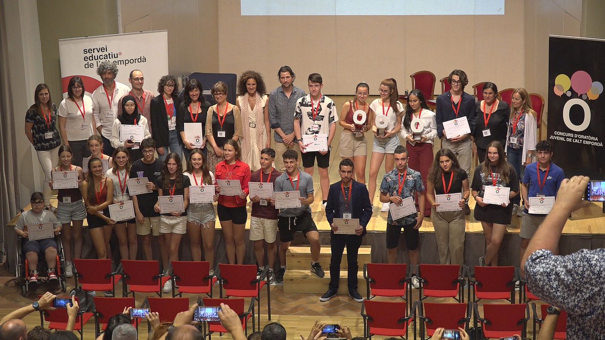Alae El Hamidi de l'Institut de Castelló d'Empúries i Dafne Pascual i Sílvia López de La Salle Figueres són, per aquest ordre, les 3 primeres classificades del Concurs d'Oratòria de l'Alt Empordà. <a href="/sealtemporda/">SE Alt Empordà</a> <a href="/Castello_Emp/">Aj Castelló d’Empúries</a> <a href="/sallefigueres/">La Salle Figueres</a>