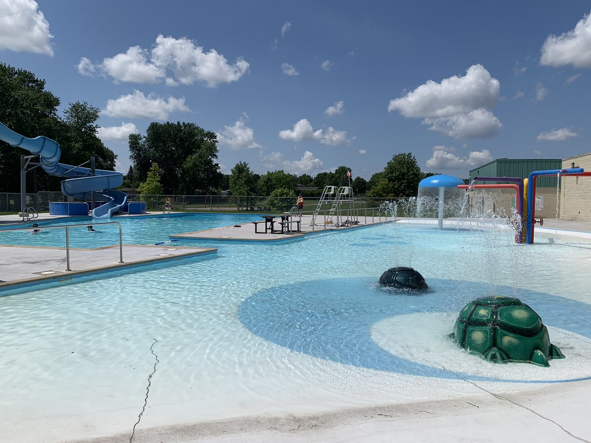 Stronach Pool is ready for the first outdoor rec swim of the season!! Come by and cool from 12-3!

#ldnont #londonontario #londonaquatics