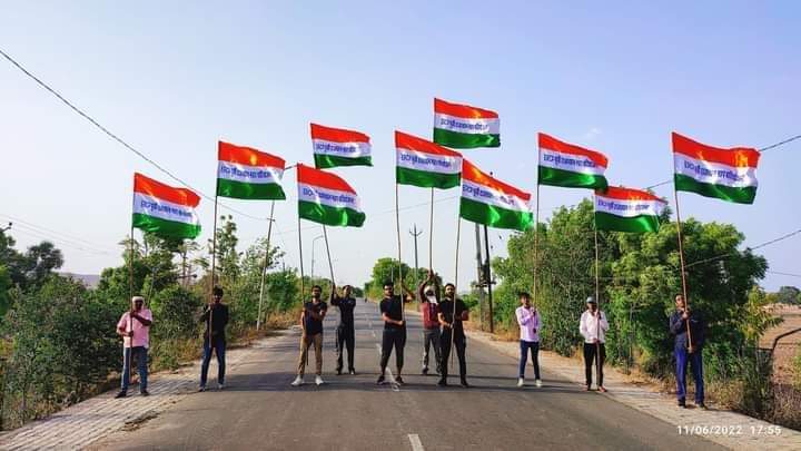 #Ercp धीरे धीरे जोर पकड़ती हुई ।
जनता जाग्रत हो चुकी है..ओर एक दिन सरकार भी जाग जाये गी..!
ये सब फ़ोटो अलग अलग छेत्र की है...।

#ercp_हक_है_हमारा 🙏🙏