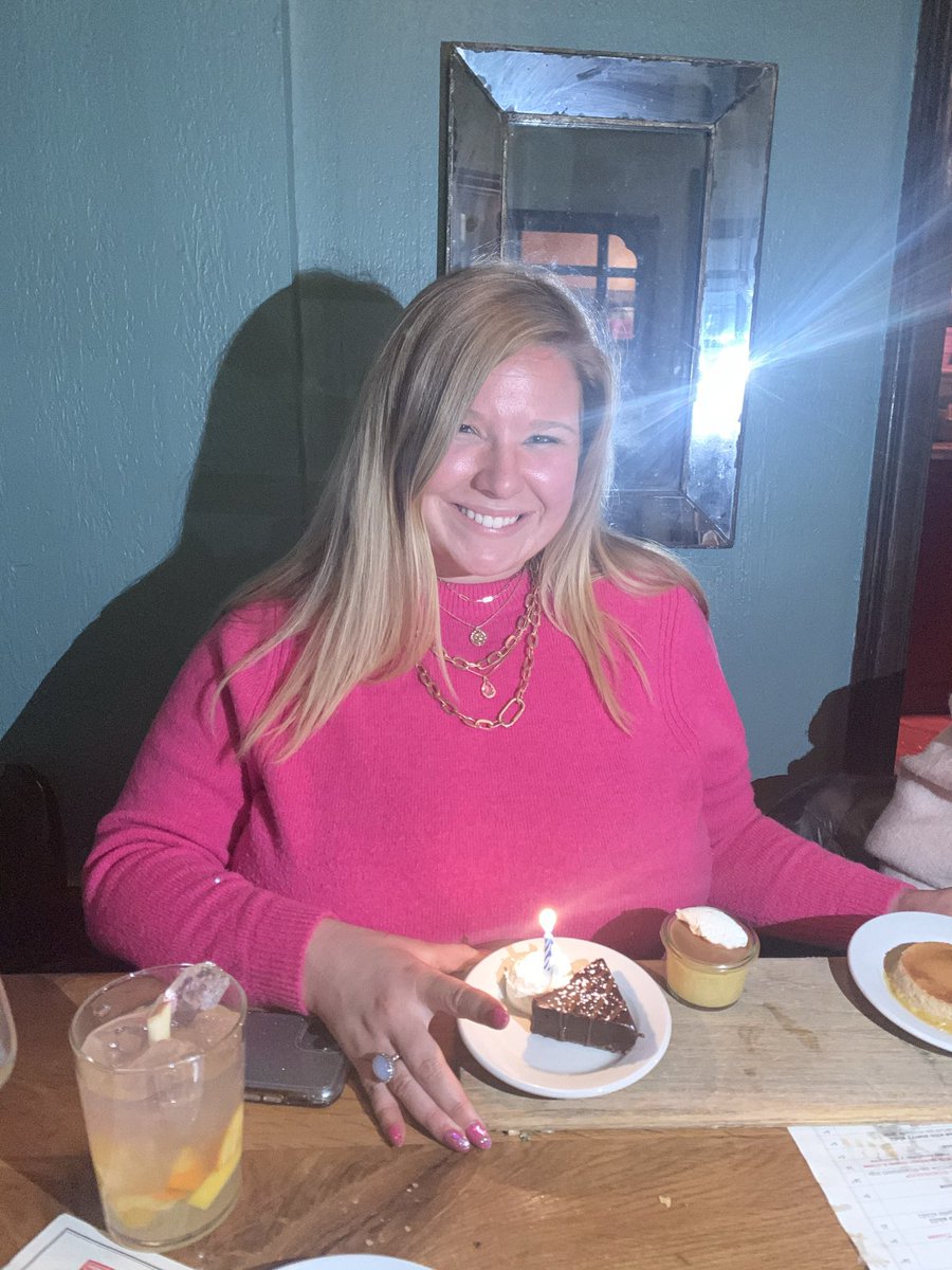 My beautiful loving hilarious thoughtful kind best friend was shot and killed in her apartment complex last month in Memphis and we still haven’t found who did it. If you know ANYTHING please report to <a href="/MEM_PoliceDept/">Memphis Police Dept</a>. Please RT to spread the word it takes a millisecond.