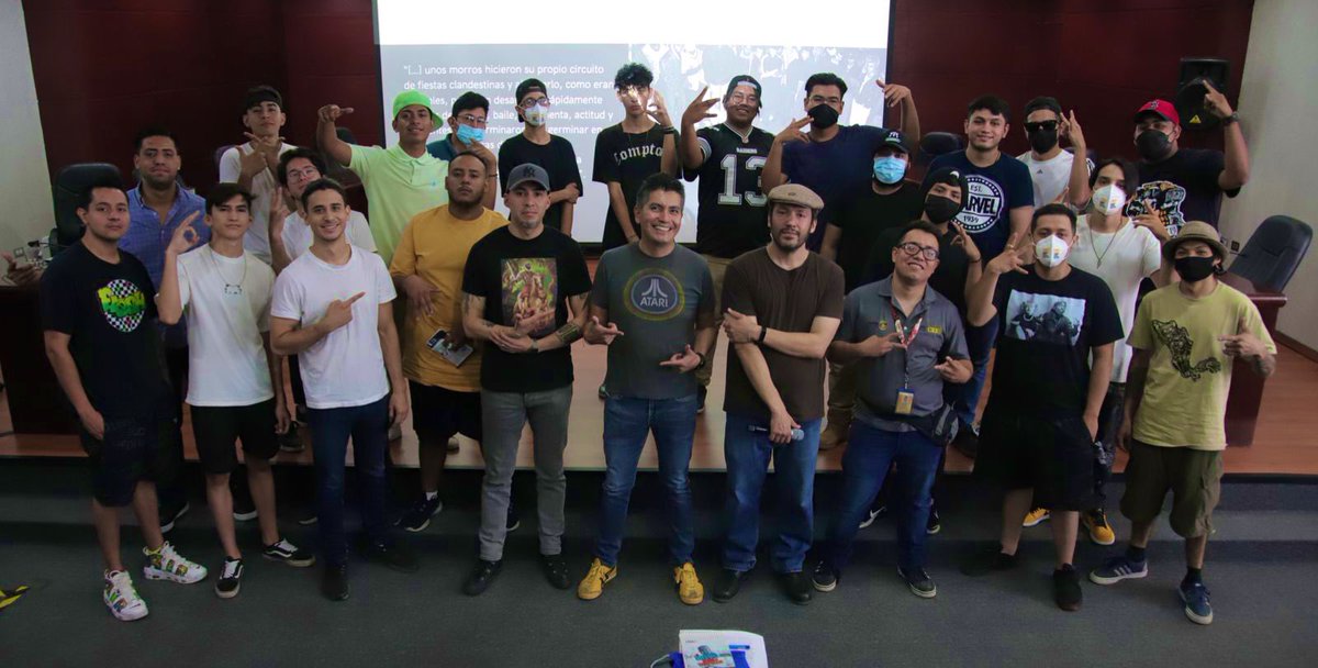 luigi_villegas's tweet photo. Inauguración del Taller de rap «Al barrio quién lo respalda» en la @ceenlmx 

Porque las juventudes se expresan a través de otros códigos 🗣 🎶 👩‍🎤  

Y eso, también es crear ciudadanía. 

Gracias a nuestros talleristas @quid_comba y @menudencia https://t.co/tQE5Ulztua