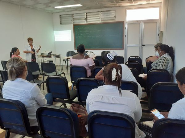 dr_villar1's tweet photo. Se realizó por el #CPHEMPinarDelRio en el #TurciosLima la capacitación a sus cuadros para actualizar sobre la implementación en la provincia de la Estrategia Nacional de Prevención y Control de las ENT, tarea fundamental para lograr disminuir la mortalidad de la población. https://t.co/xmHLJR4a4M