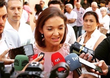 Mirad bien esta cara, es la ministra que cada vez que hay que arremangarse para negociar a cara de perro con inversores e industriales, salvar empleos en la industria española y proteger a sus trabajadores, no se esconde, siempre da la batalla. 
Y las gana
#AquiEstaElPSOE 
#Siro