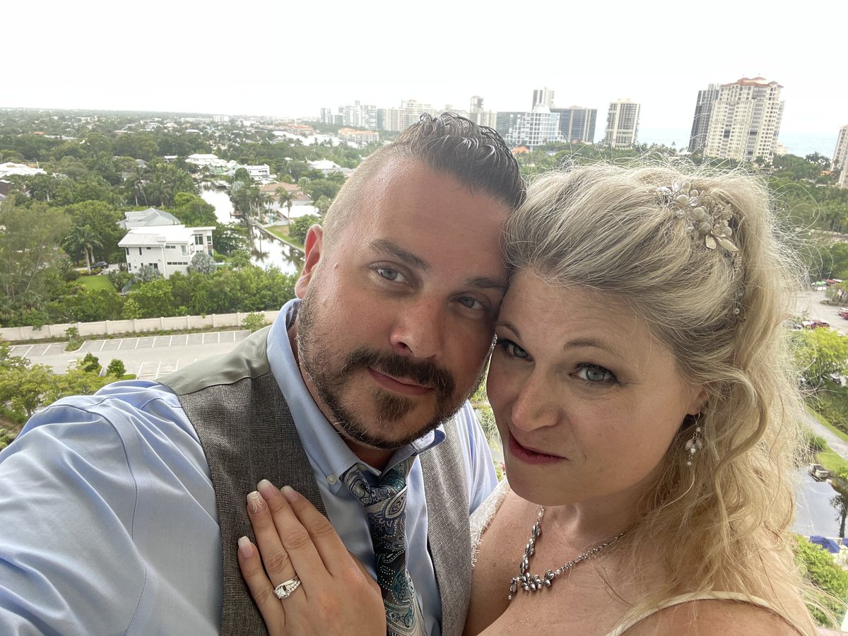to_all_ur_stars's tweet photo. Today we exchanged vows to each other on the beach. We are now officially Mr. & Mrs. Baldwin ππ₯ you are the love of my life and I cannot wait to spend the rest of my life with you. I love you so very much. XOXO #TCB4EVA #ToTheStars #aLasEstrellas π
#DogeFamilyWedding #DOGEFAM https://t.co/MhsiwS72bT