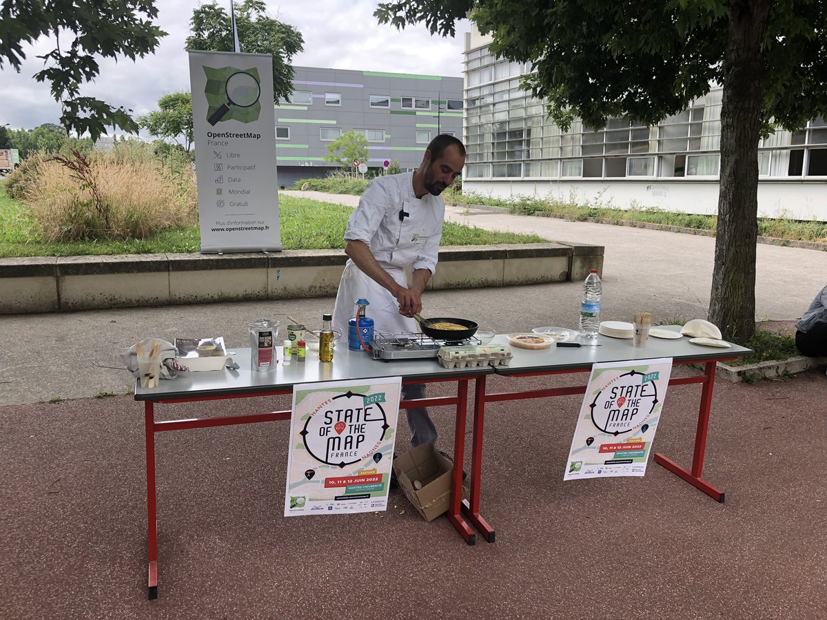 Joyeuse fantaisie allégorique : conception d’1 omelette pour expliquer l’édition dans OpenStreetMap. Des œufs pour les noeuds, le livre d’Escoffier pour le wiki et les ingrédients pour les attributs (recette classique : sel et poivre / nouveauté : poire 😊)
#SOTMFR
<a href="/monsieurafr/">Simon</a>