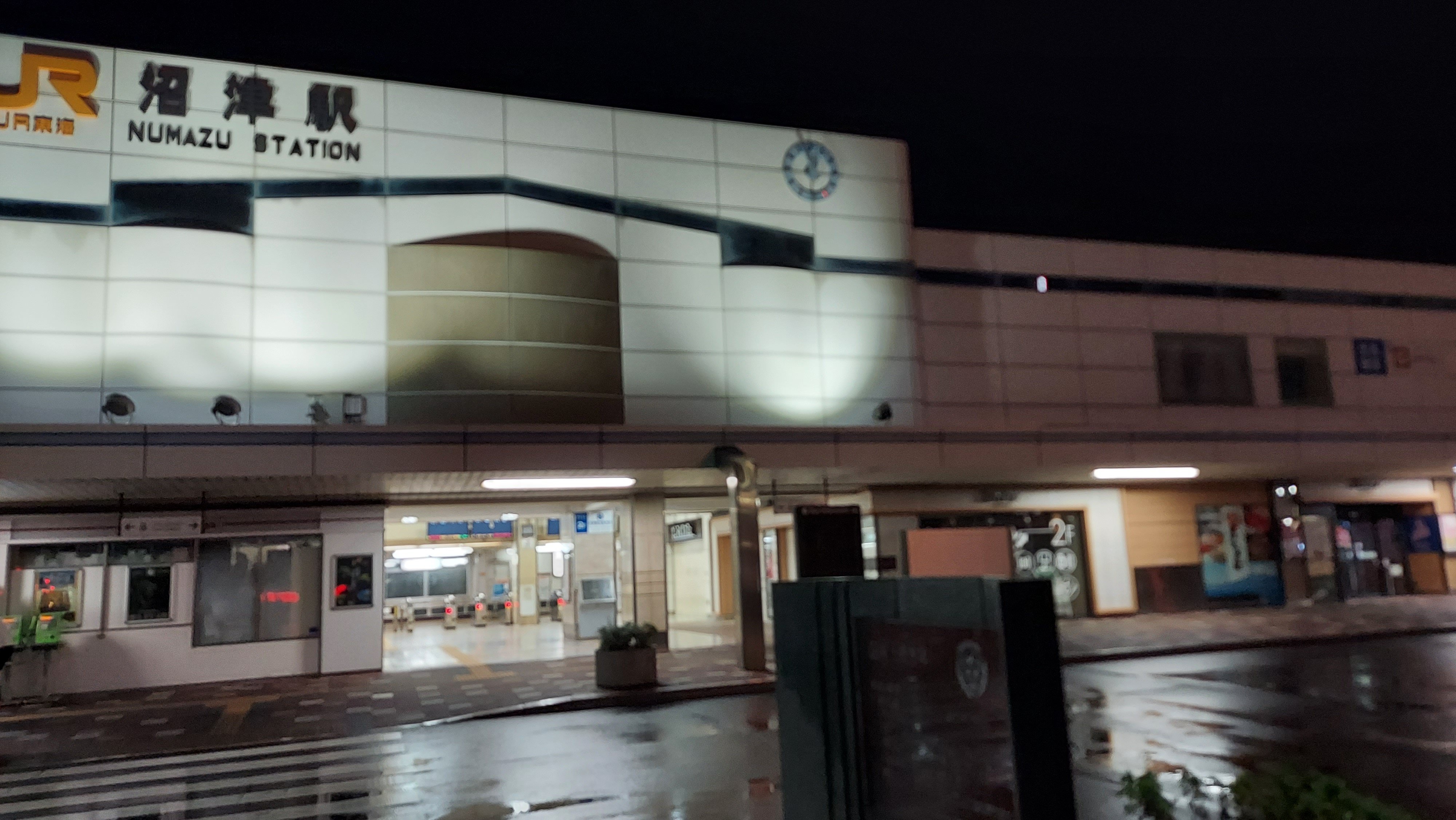 なかとく 今日も といっても日付変わっていますが お疲れ様でした 話が進む虹ちゃんの そして初めてのファンミでliella ちゃんのツイートが交差しました夜 そんな中を大阪から沼津へ帰ってきました 今は雨の沼津ですが 12日 日 日中は曇りベースで