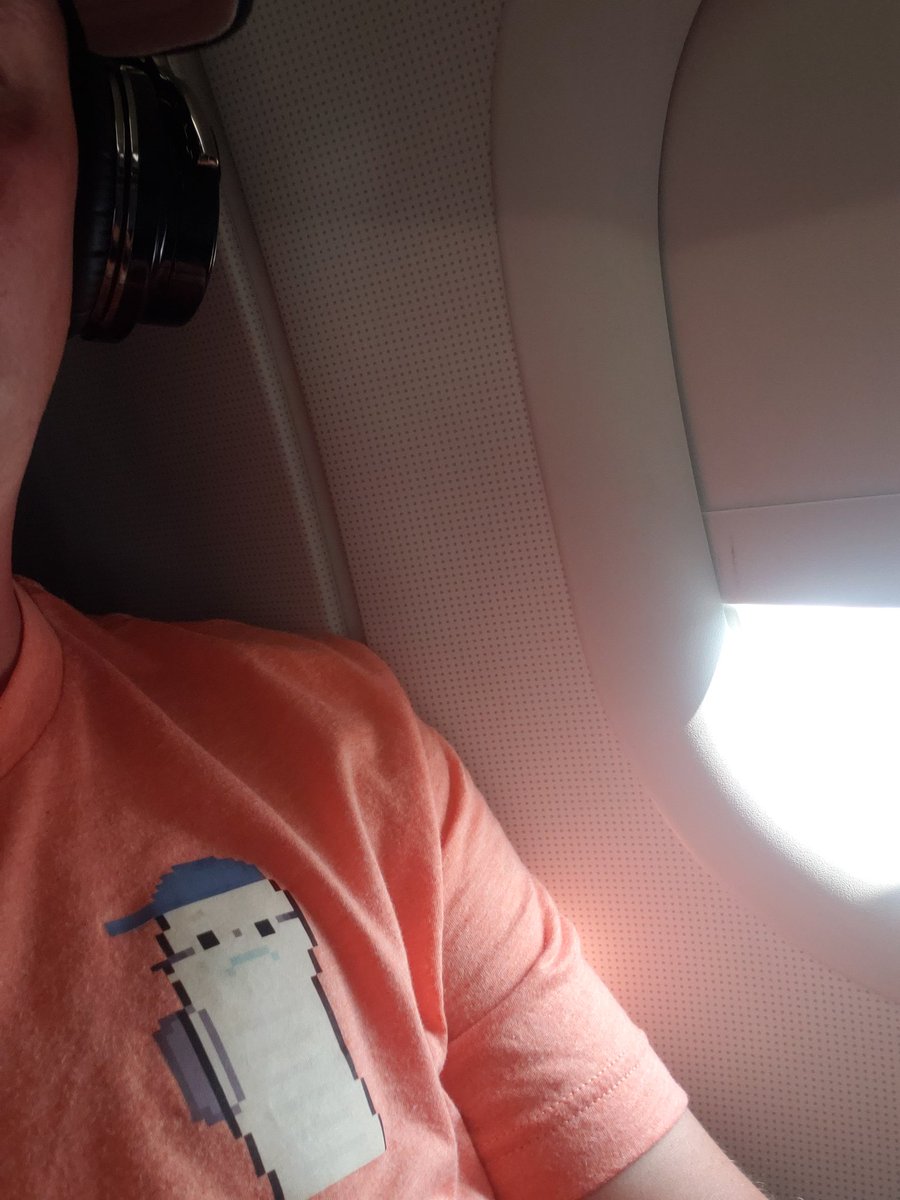 KelanStamper's tweet photo. @hodl_on @fratz_r @DaGr8Eli @beauie51 @justxhodl @RavAurochs @guerrillaw4r @MrSomebody81 @123abchoch @StockInvstor @Lydiascabinet @franchak365 Lfggggggg.... gahhhh I need that worm! Just got off a flight the other day and this guy was a bit scared up in the air! $MTV #MultiVAC #mtvarmy #multiworms https://t.co/Yqz02N9Y8q