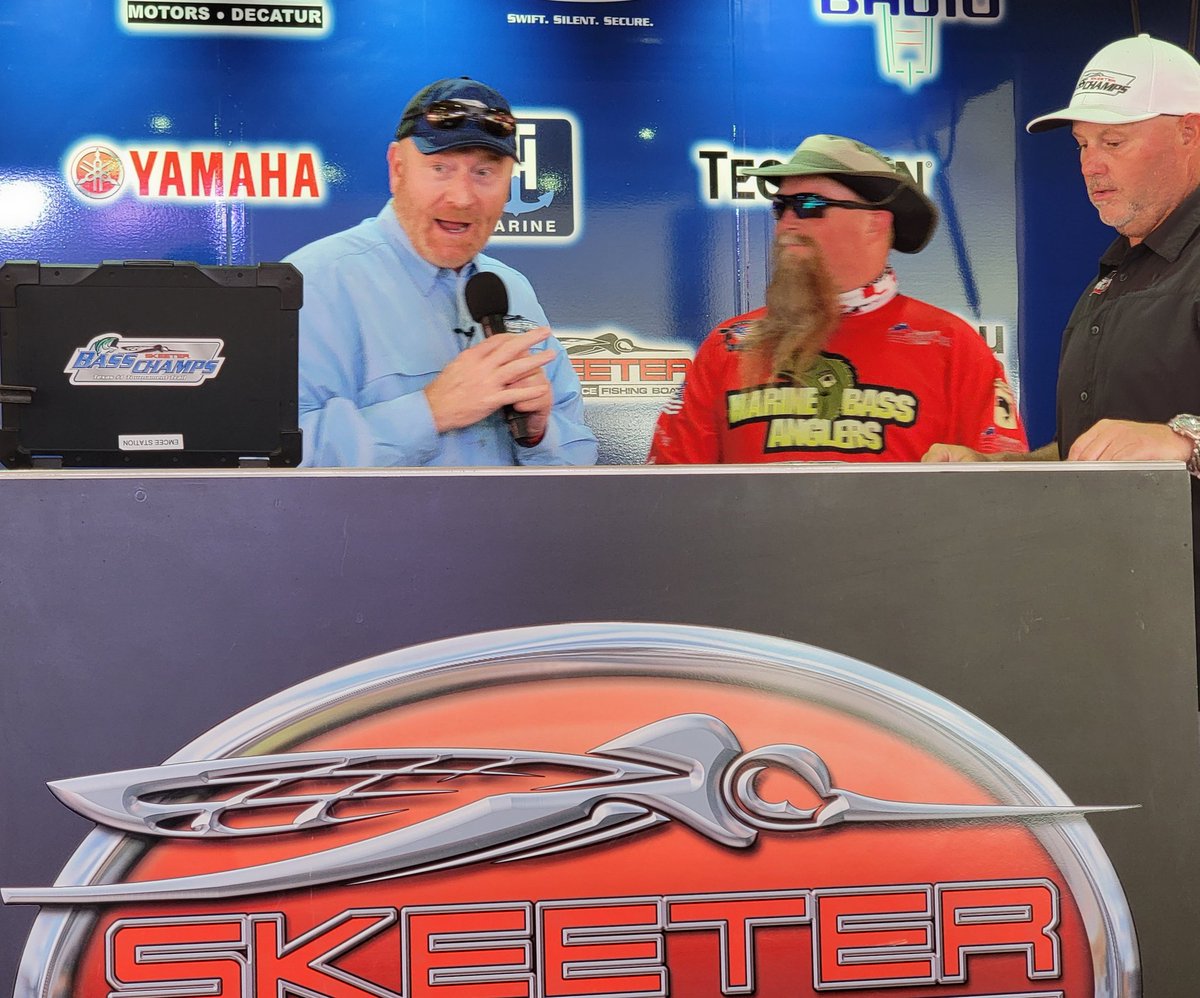 ArmyBassAnglers's tweet image. #MarineBassAnglers hit the stage in the 5th Hr w/a MONEY FISH at the 2022 #SkeeterOwnersTournament--HOOAH! #SupportDefendFish