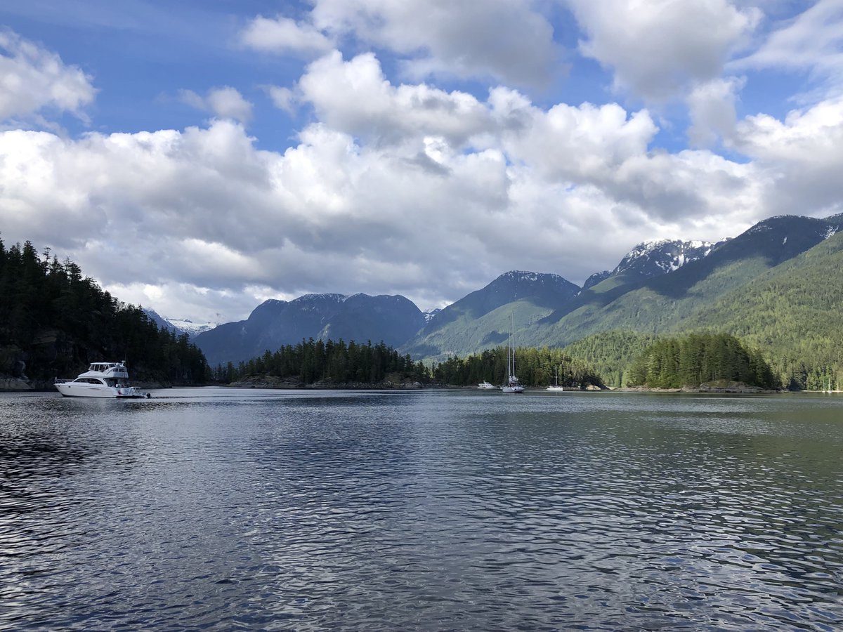 RideoutRambles's tweet photo. Starlink portability on the water is a game changer! We are currently boating in the Pacific Northwest on Desolation Sound & our connection is amazing! #Starlink #starlinkboatlife #desolationsound https://t.co/vb6k5uaV2R