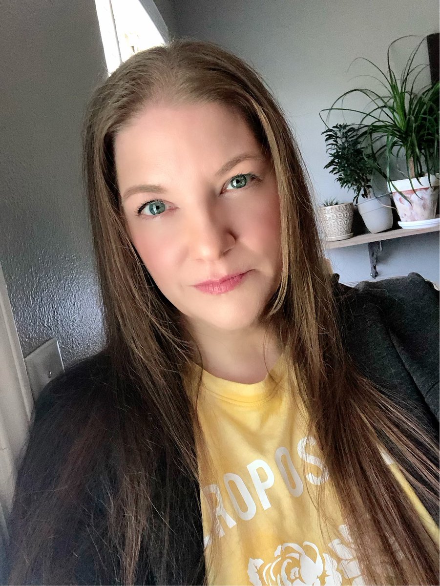 RennataNox's tweet photo. Stay gold 💛  https://t.co/riOH4nox3j https://t.co/mlewe4pZoJ