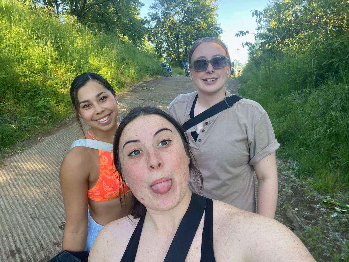 Gabbyxclairee's tweet photo. All my bitches wear cross body bags 🤜🏽🤛🏽 https://t.co/TcokSOcTsK