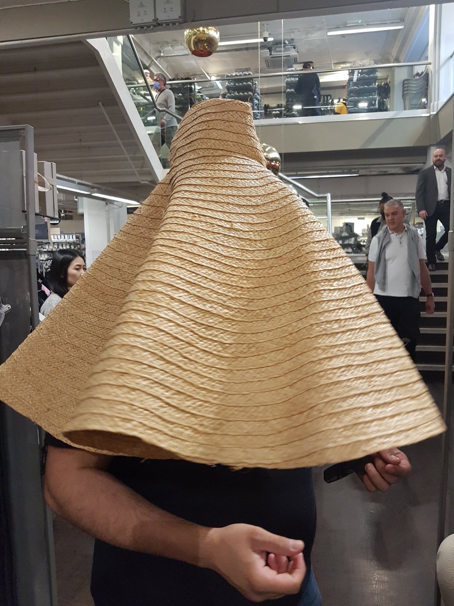 Aylusian's tweet photo. @HCJustinn Found this gem of a hat on a trip to London recently. Not quite sure how it's supposed to work. https://t.co/FsLkuYadp7