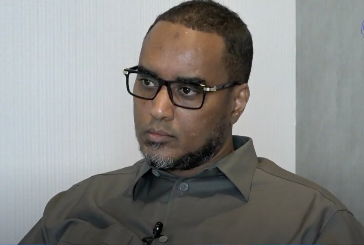 Amakaak iyo fajac.! hooya koris ayaan ahay, qof aysan Hooyo soo korin miyaa jira.Hooyo asturan aya I dhashay, yee hooyo qaawan dhashay