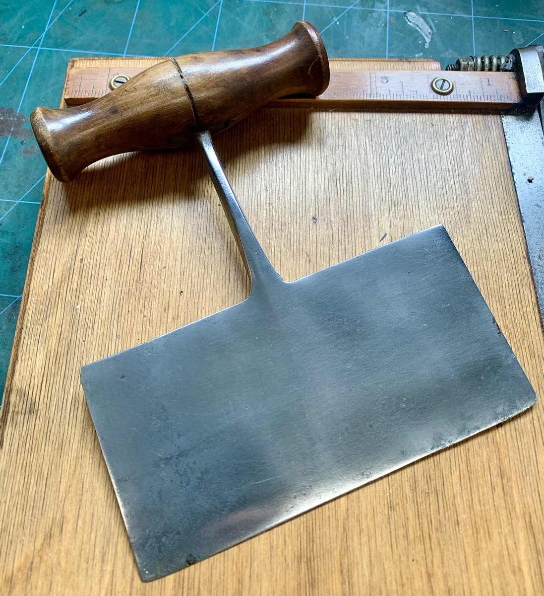 2016industrial's tweet photo. Anyone need some dough cutting π #antique #antiquetools #workshop #doughcutter #bradestools #restoration #oldtools https://t.co/GkoElqv11D