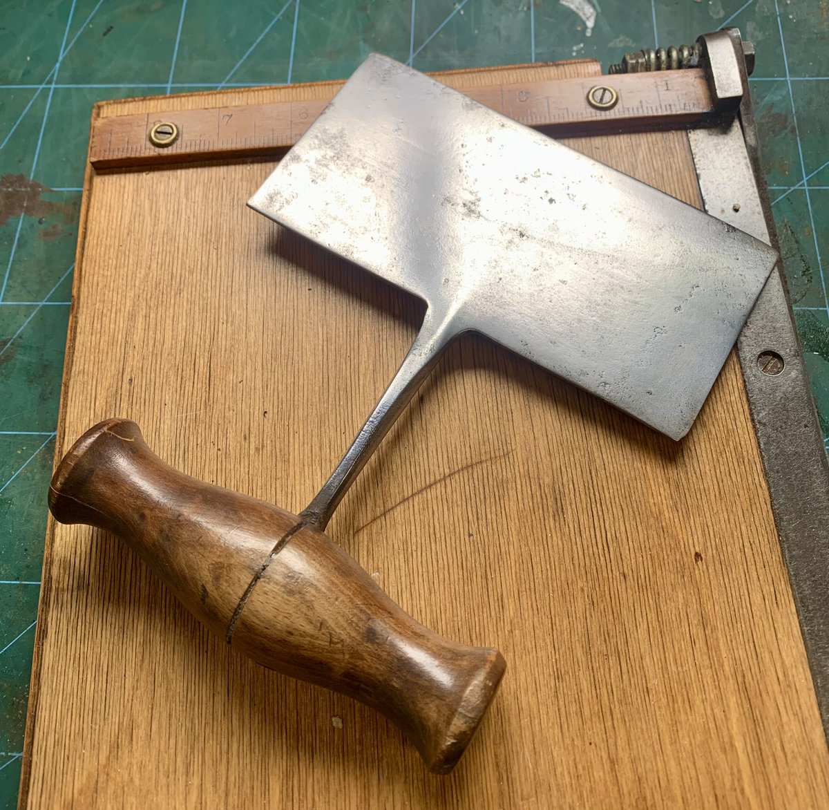 2016industrial's tweet photo. Anyone need some dough cutting π #antique #antiquetools #workshop #doughcutter #bradestools #restoration #oldtools https://t.co/GkoElqv11D