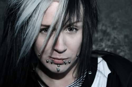 EternalManobal's tweet photo. #seike #seremedy #kerbera #band #rock #visual #artist #artistas #arte #art #Suecia #idol #photography #photooftheday #photo #fotografia #foto https://t.co/5NGMV1OEv5