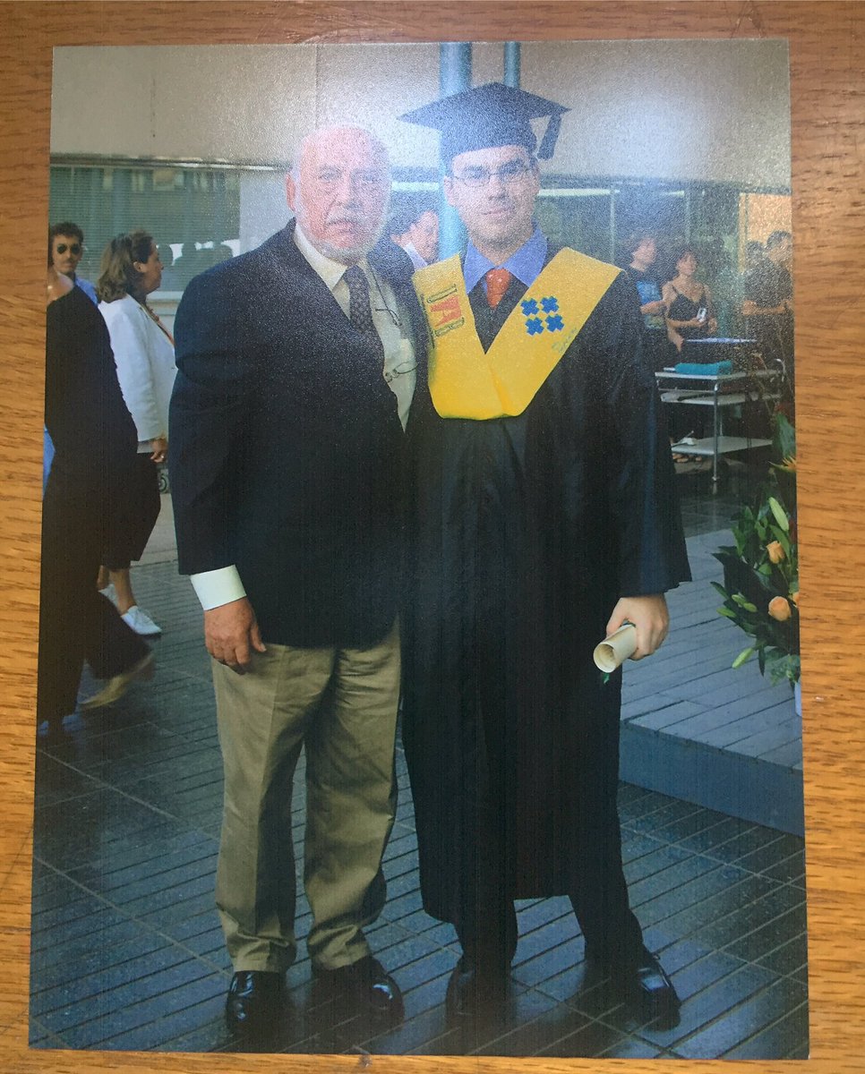 CristianBCN82's tweet photo. Recuerdos.- El día en que me convertí en médico. Hace ya 16 años de ests foto... https://t.co/5nqR9QBbvV