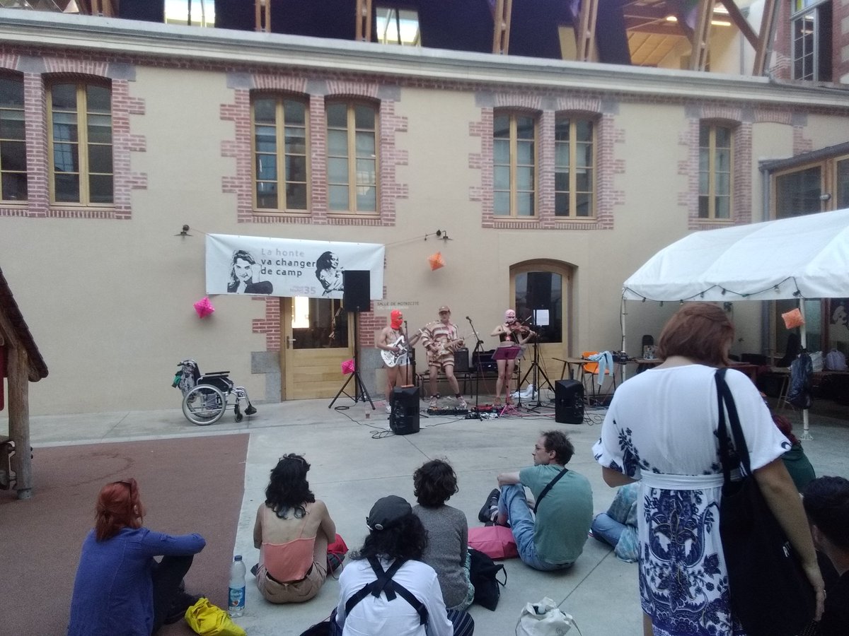 Marvin_Leroux_'s tweet photo. Mars ou grève !! ✊✊🏿✊🏼✊🏻💜🏳️🌈🏴🚩
#NT35 https://t.co/4EdBUHdgyq