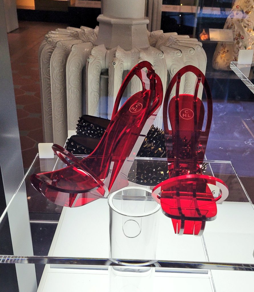 Some of our pupils loved the Fashion and Style gallery at the <a href="/NtlMuseumsScot/">National Museums Scotland</a> on our trip on Thursday! We chose our favourite hats and shoes and even had a go at designing our own dresses 😍 👒👠👗💃 <a href="/MorayP4S/">P5S Moray Primary</a> <a href="/Miss_Stobie/">Miss Stobie</a> <a href="/EpMoray/">E.P 1-4 @ Moray PS</a> <a href="/MorayPS/">Moray Primary School</a>