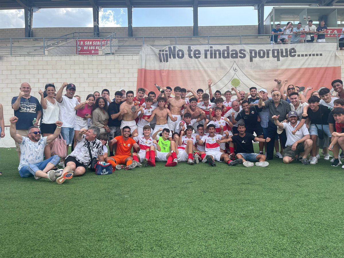 UDSanse's tweet photo. 𝙎𝙊𝙈𝙊𝙎 𝘿𝙀 𝙉𝘼𝘾𝙄𝙊𝙉𝘼𝙇

🏆 ¡Nuestro JUVENIL A asciende a la Categoría Nacional! 

 👏🏻 Enhorabuena canteranos, sois enormes‼️ 🎉🍾

#VamosSanse
#CanteraSansera https://t.co/NlE5r5GeXF