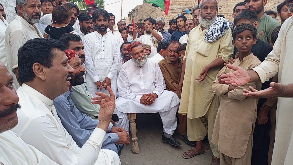uc32sukkur's tweet photo. سکھر یوسی 32 بادل فقیر میں پاکستان پیپلز پارٹی کے نامزد پینل اپنے علاقے میں الیکشن کی سرگرمیون میں مصروف۔ پاکستان پیپلز پارٹی کو اپنا قیمتی ووٹ دے کر كامیاب کریں۔  جیت کا نشان تیر کا نشان ✌🏻
#UC32 #BadalFaqeer. https://t.co/l0lXfvUJbb