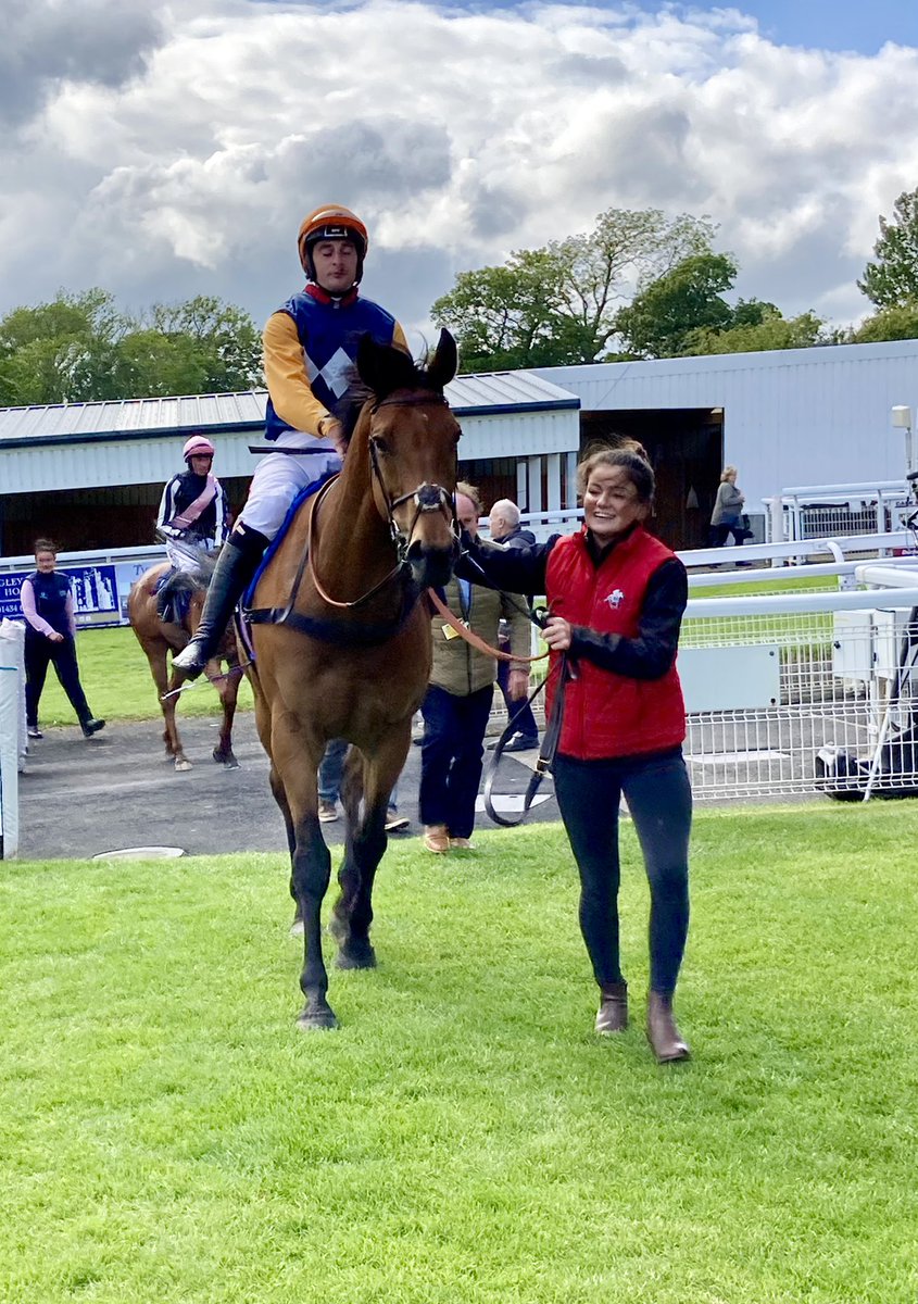 Hats off to Larry winner of the Hexham Racecourse Caravan Site Handicap Hurdle Race @hexhamraces. Congratulations to the winning owner Alice Sarah White, Trainer Danny Brooke and Jockey Henry Brooke 🏆🏆 <a href="/jb_racehorses/">Danny Brooke Racing</a>