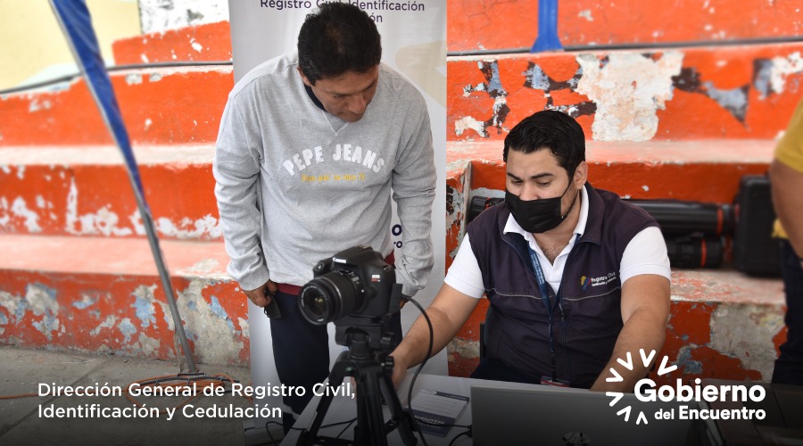 RCivil_Zona8's tweet photo. GUAYAS| Decenas de ciudadanos obtuvieron los diferentes servicios de @RegistroCivilec en el evento denominado "Las Cabras Renace" organizado por la @goberguayasec en el cantón Durán.  
#EcuadorDeLasOportunidades 🇪🇨 https://t.co/oQJCat5xDi