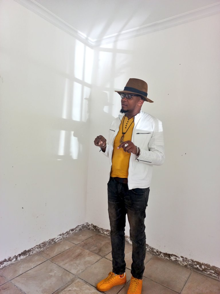 dnahinga's tweet image. I am persuaded there is an interior designer trapped in my boss. 

The choice of tiles, fittings and fixtures was fully in the client&apos;s hands. Mine was to guide on cost  locations &amp;amp; skills.

There is joy when you get out of the way for great things to happen. 

#PracticeNotes
🏗