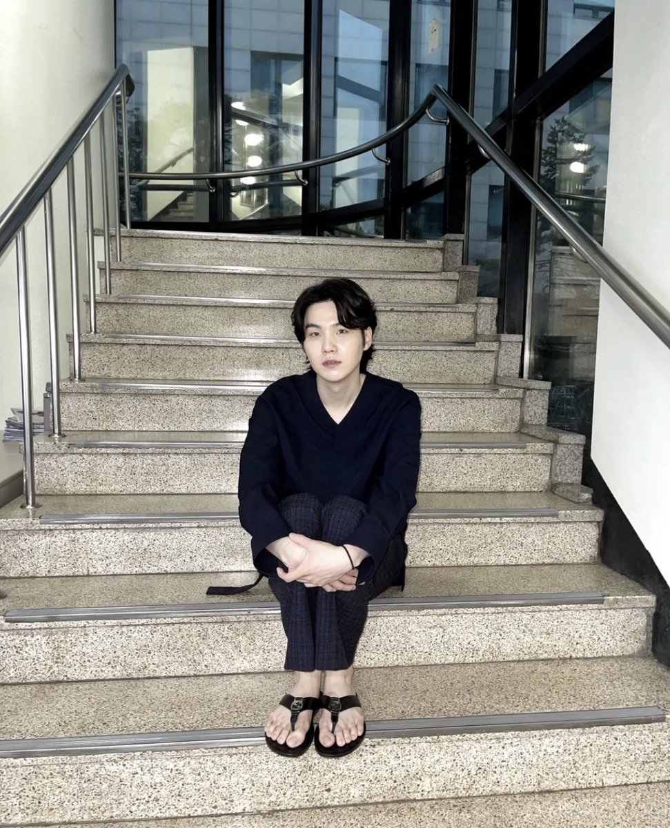 TOESOFYOONGI's tweet photo. i- https://t.co/b8yO7gHNPF