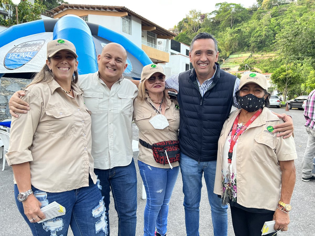 fvbaruta's tweet photo. ¡Más actividades sociales en las calles!
Esta semana desarrollamos la 2da Edición de #BingoBailable en el Municipio #Baruta 🙌🏻
Gracias a los vecinos de #SantaSofía por recibirnos con tanto afecto 🫶🏻
¡Seguimos! 💪🏻 https://t.co/WHUlbmIY3a
