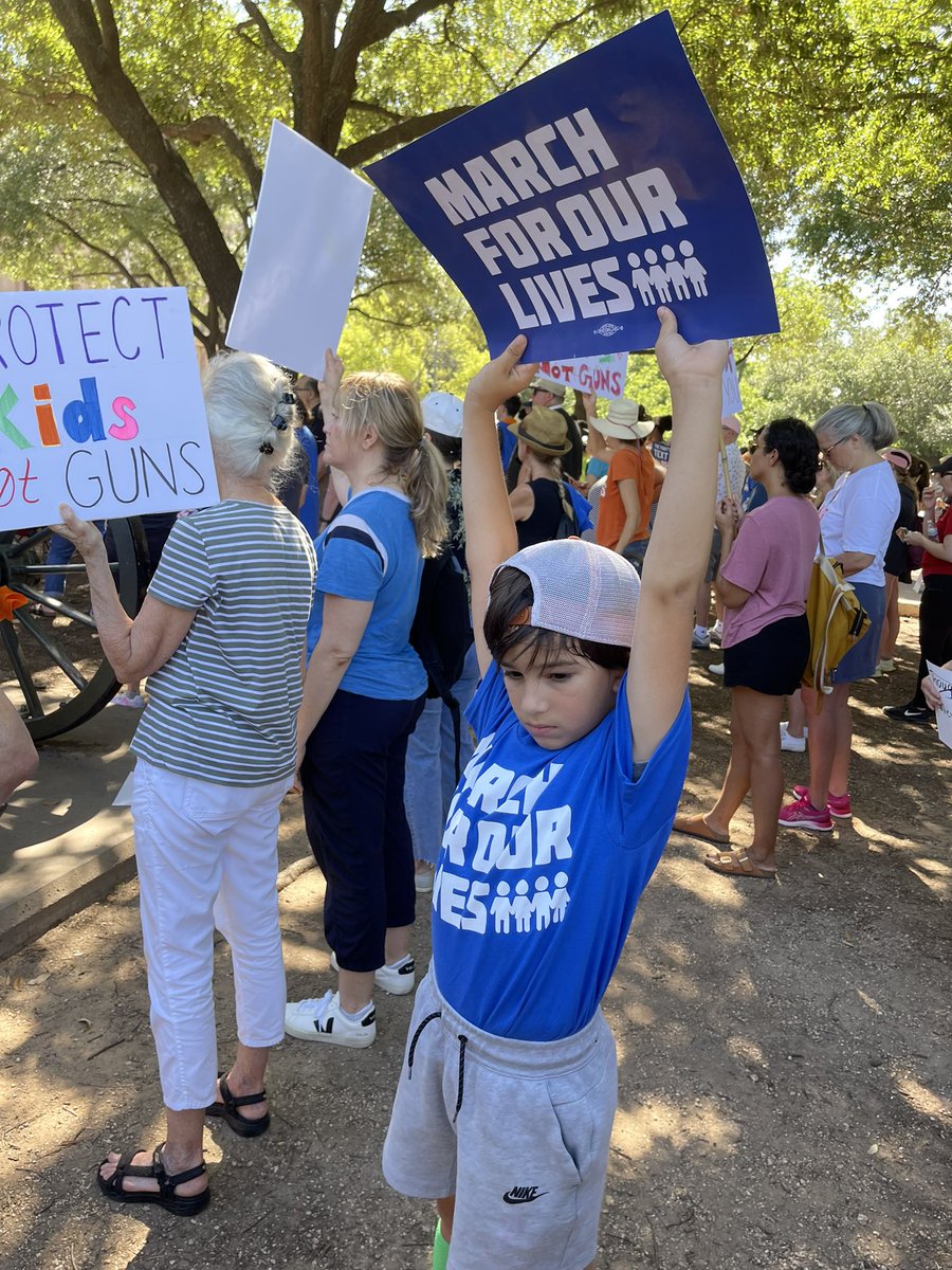 DavidMarkLuna's tweet photo. #MarchForOurLives https://t.co/94DFWmf1VA