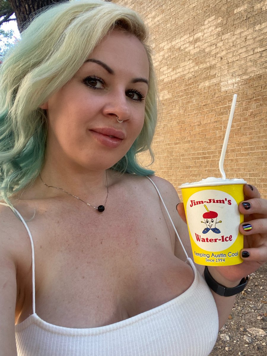 cloakedwireless's tweet image. If you see one of the purple shirted Cloaked Wireless team, ask them for a coupon for a free Italian ice from @jimjimswaterice  (around the corner from #consensus2022) 🤤 perfect for cooling down after the convention!