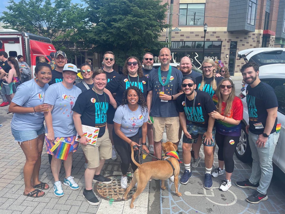 ryanmearsindy's tweet photo. Happy Pride! 🌈 It was a great day to walk with #TeamMears and @indianastonewalldems in the @indypride parade! Today and everyday we stand alongside our LGBTQ community in the fight for liberty and justice for all🏳️‍🌈 #Pride2022 https://t.co/UG6tFpR8yU