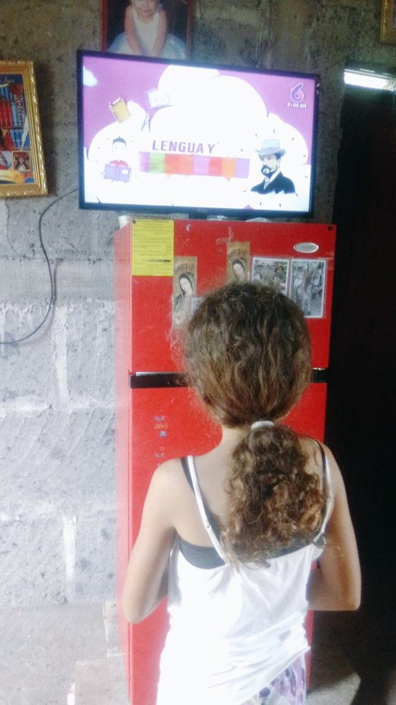 JuanSal54988268's tweet photo. Niños de nuestro centro escolar. Lila Espinoza. De. Incer en reforzamiento escolar mediante la TELE CLASES. 📺
#ciclolectivo2022
#TeleClases https://t.co/SdNj6MJHkb