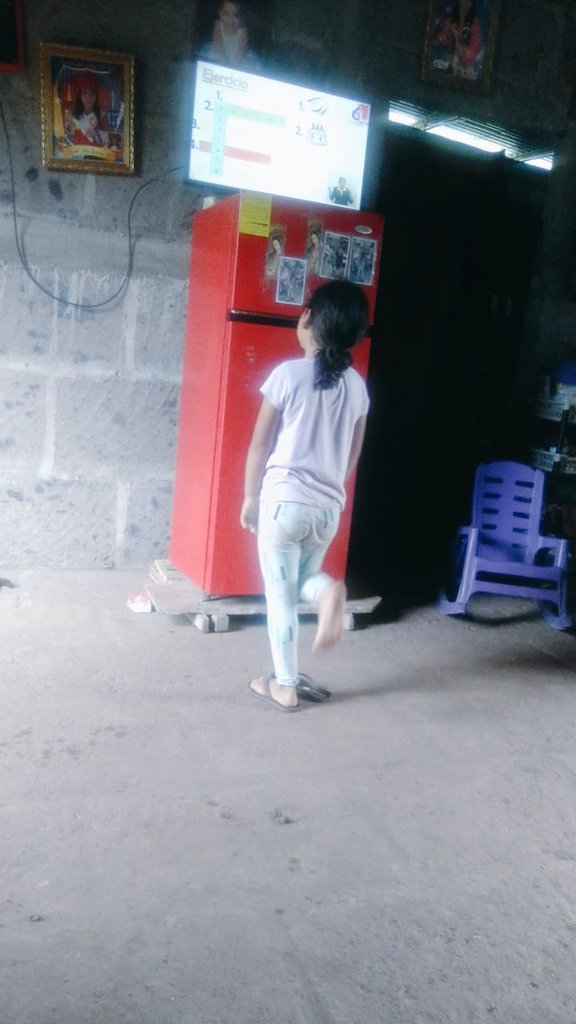 JuanSal54988268's tweet photo. Niños de nuestro centro escolar. Lila Espinoza. De. Incer en reforzamiento escolar mediante la TELE CLASES. 📺
#ciclolectivo2022
#TeleClases https://t.co/SdNj6MJHkb