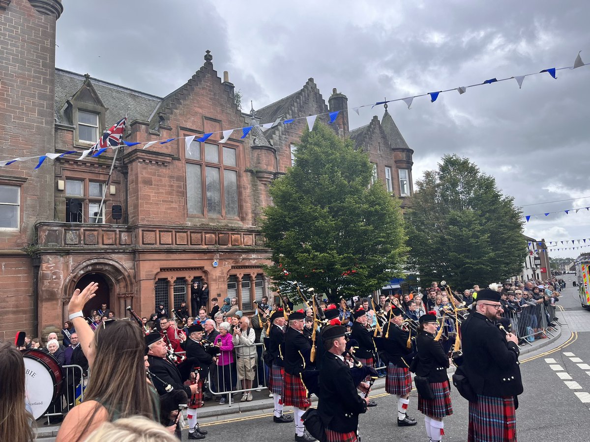 CllrGMacgregor's tweet photo. Fantastic to have Lockerbie Gala &amp; Riding of the Marches back. Amazing effort by all who work tirelessly to make this happen, the creativity and humour of the parade entrants &amp; the fantastic turnout of horses. Truly a joy to see 💙🤍💙🤍💙 #ForwardLockerbie https://t.co/2IXcj1Of6f