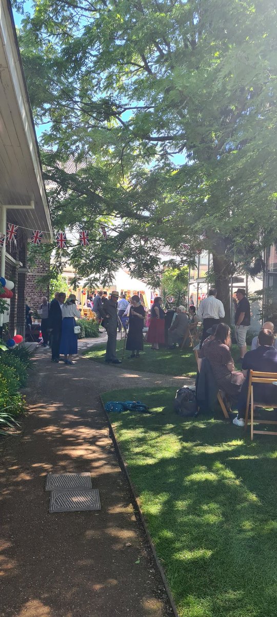 Delighted to be able to attend <a href="/TalbotHousTubby/">Tubby's Talbot House</a> Garden Party today, to see the new exhibition &amp; catch up with old friends <a href="/Simon_Louagie/">Simon Louagie</a> <a href="/FlandersBTour/">Genevra Charsley</a>