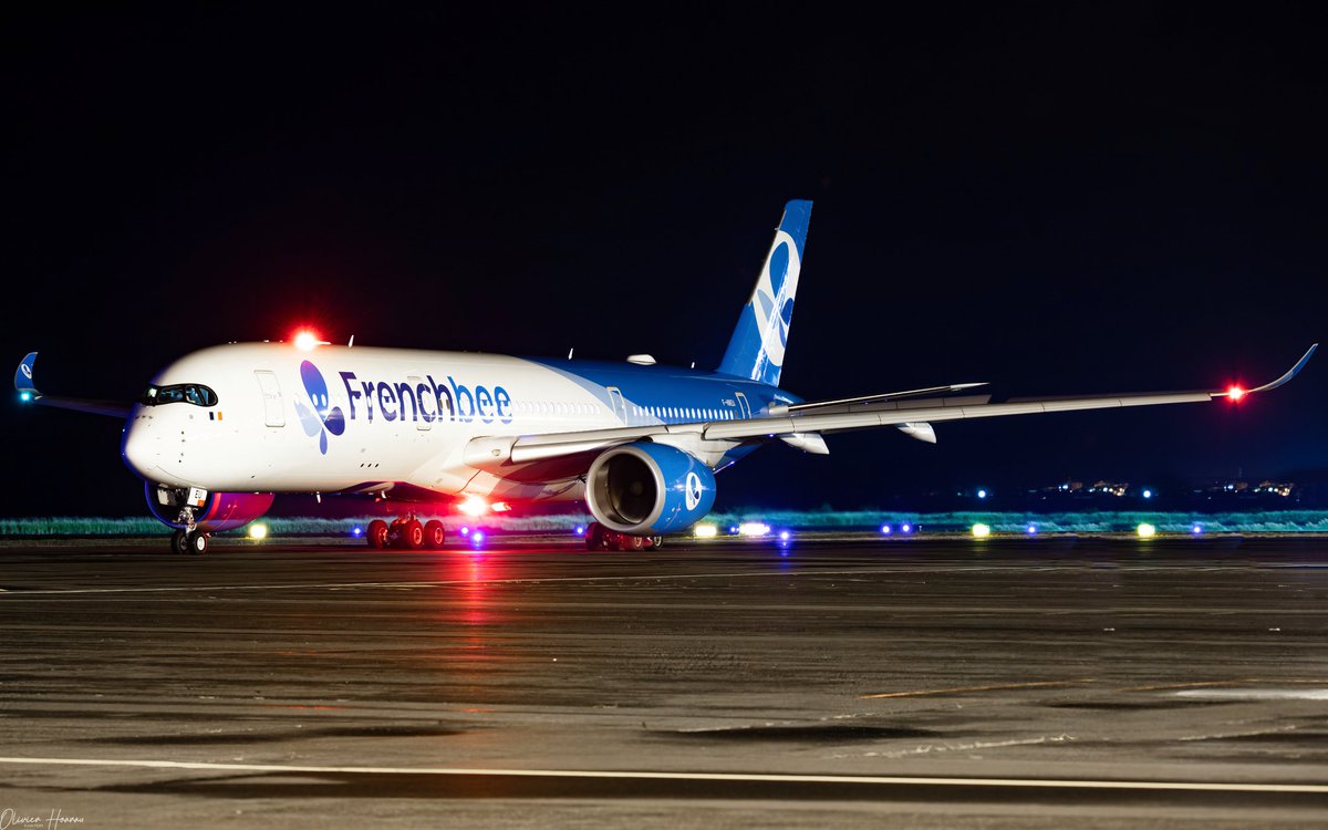 OlivierHoarau's tweet photo. 🇫🇷 Last week, F-HREU, an @Airbus #A350 of @flyfrenchbee on departure to @ParisAeroport ✈️
#AvGeek #airbus #a350 #frenchbee #flyfrenchbee #reunionisland #lareunion https://t.co/cOm8pOAwN9