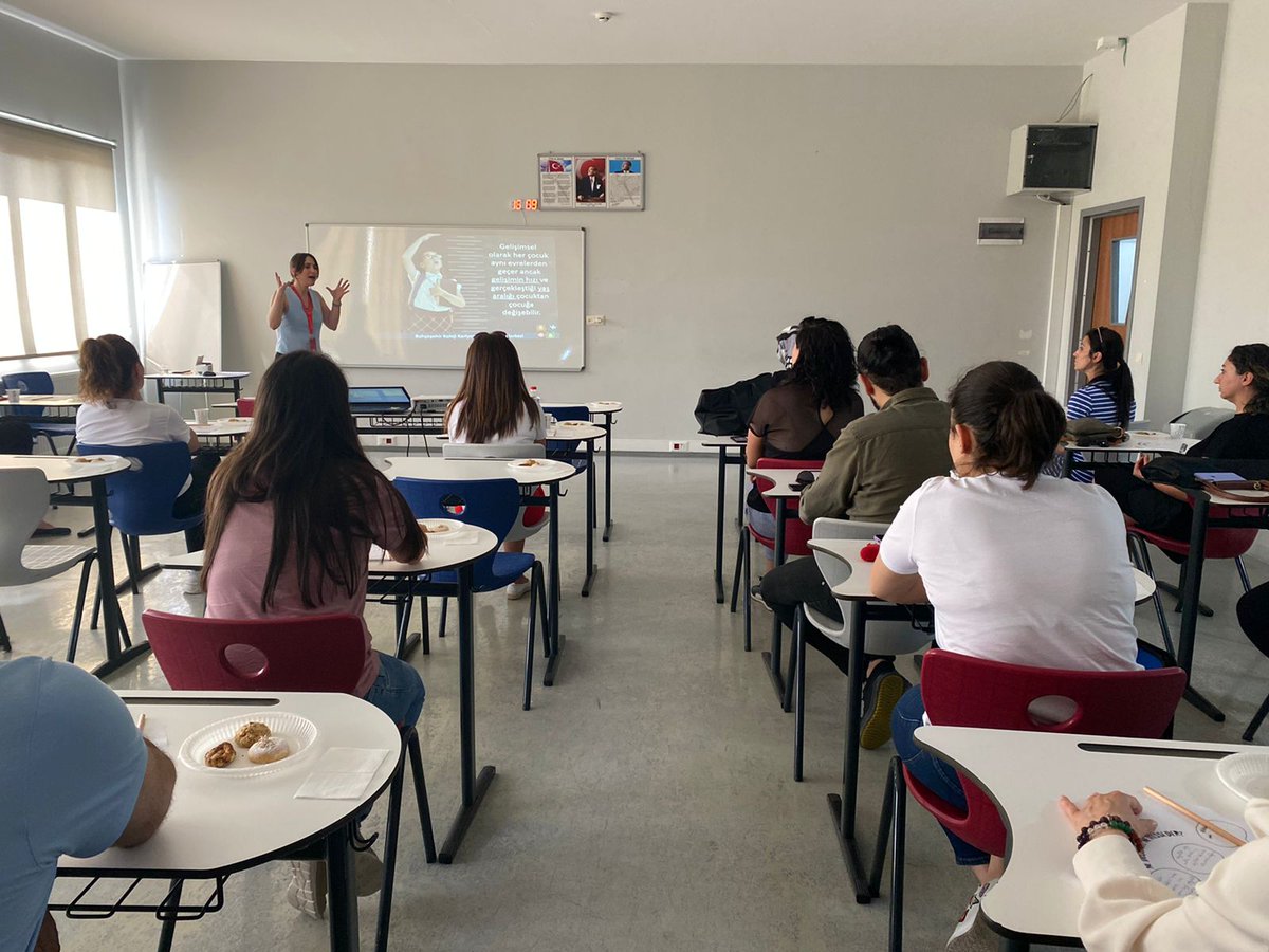 1.Sınıfa Hazırlanan öğrencilerimizin,  okul olgunluğu hakkında ve bu süreçte onlara nasıl destek olabileceğimiz konularını içeren "İlkokul Yolculuğum" veli seminerimizi gerçekleştirdik.Yeni Egitim Ögretim döneminde yenilenen heyecan ve coşkumuz ile tekrar biraraya geleceğiz.🤗💐