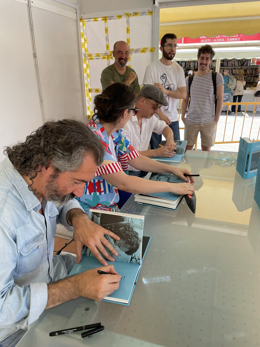 Nordica_Libros's tweet photo. Ha sido un placer compartir la mañana en la @FLMadrid con los maestros de la caricatura, autores del libro «Caricaturistas de profesión». 

Han participado: @a_sciammarella @mariapicasso @mataivan @RodriguezCasado @ernestopriego @ThorstenRienth Raúl y David García Vivancos https://t.co/TghKmB2e6t