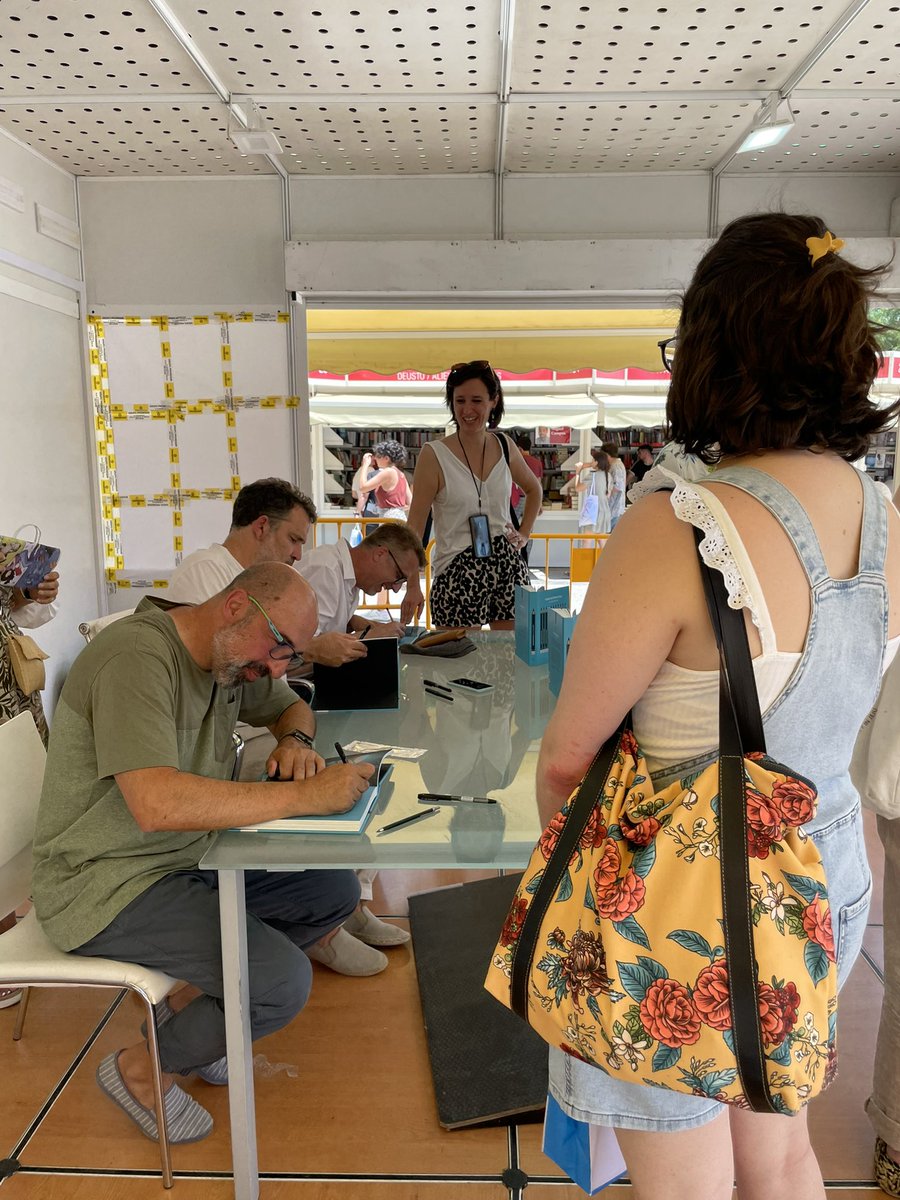 Nordica_Libros's tweet photo. Ha sido un placer compartir la mañana en la @FLMadrid con los maestros de la caricatura, autores del libro «Caricaturistas de profesión». 

Han participado: @a_sciammarella @mariapicasso @mataivan @RodriguezCasado @ernestopriego @ThorstenRienth Raúl y David García Vivancos https://t.co/TghKmB2e6t