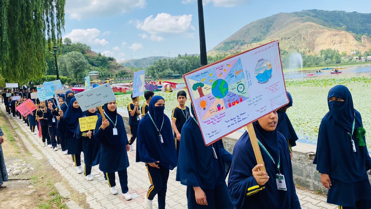 RadioChinar's tweet photo. The event provided opportunities to the local populace to harness it for the upliftment of the socio-economic  fabric in the adjoining areas
Events of such nature encourage mass participation of the youth &amp; sportsmen
#Kashmir 
@Wajahatfarooqbt 
@wasimmalikm 
@DALuv_e_Kashmir https://t.co/SsLEa9FMs0