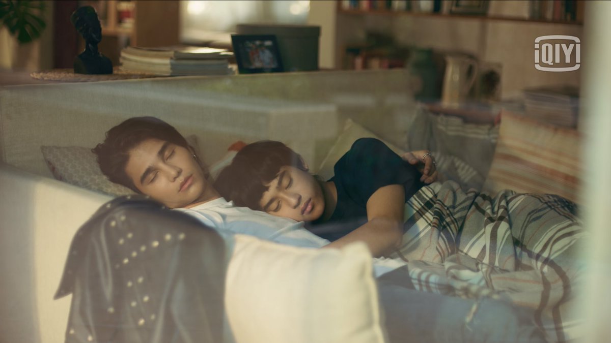latte_825's tweet photo. chưa xem tập mới nhma lướt nf bên acc đu oppa hàn vậy mà lại thấy tấm này rồi ^^ không quan trọng là tui bị dính spoil quan trọng là ai chooo ai chooo anh ôm em bé chay ngủ như thế hả cậu ba??? ^___^ https://t.co/JwLhOn6Zow