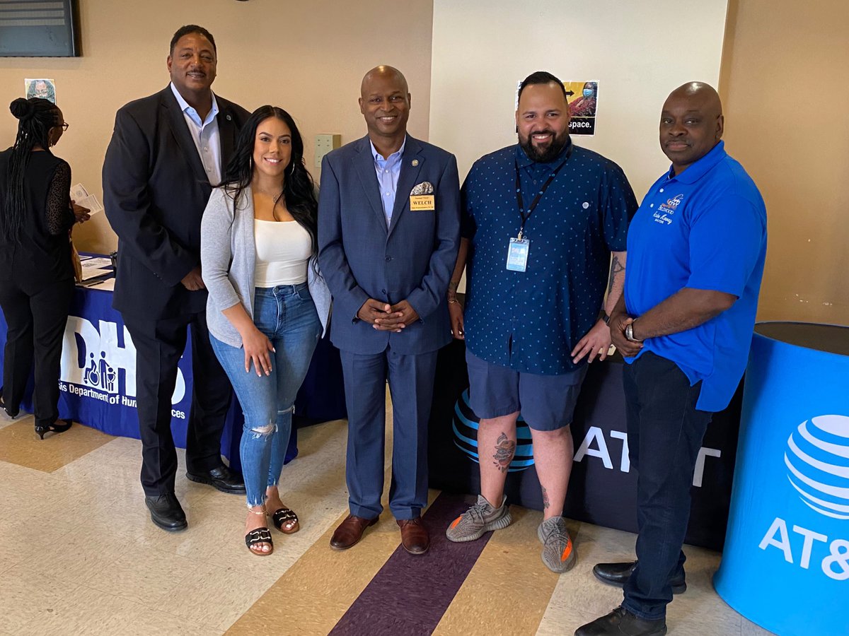 WE ARE HIRING! <a href="/EddieVarMas/">Edwin Vargas</a> and I had the opportunity to support the Bellwood community for their Annual Job Fair alongside Director of Internal Affairs, Sam Balark. Thank you @RepChrisWelch, State Rep, and Andre Harvey, Mayor of Bellwood, for having us. <a href="/ATT/">AT&T</a>