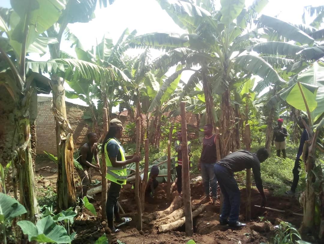 GisagaraNyc's tweet photo. #Urubyiruko rwa @GisagaraDistr dukomeje kugira uruhare mukurandura burundu ibibazo bibangamiye imibereho myiza y'abaturage #HSIs dusana kandi tukubakira #Ubwiherero abaturage abatishoboye.
@RwandaYouth @YouthCultureRW @RwandaLocalGov @mamba_youth @MukindoNziza https://t.co/OyASOsbYcX
