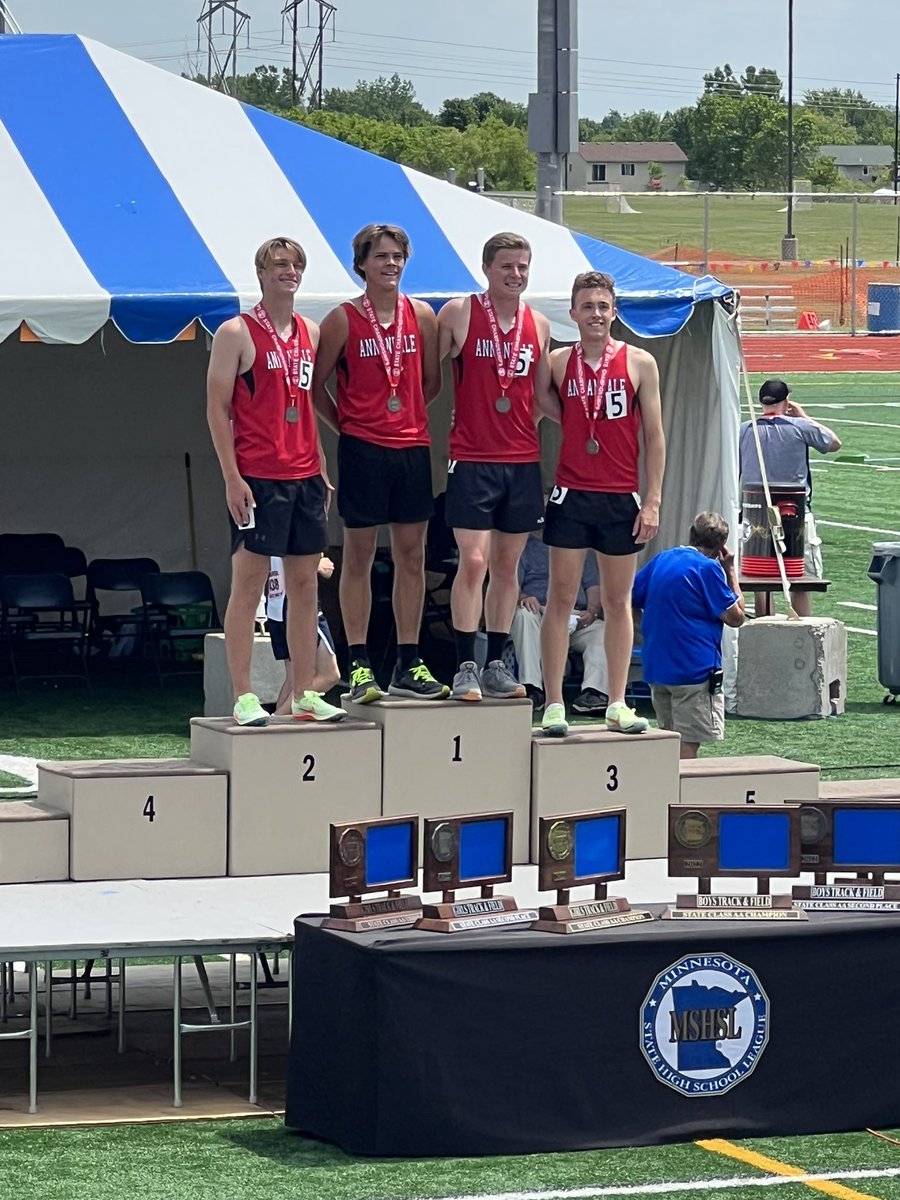 Congrats to the 4x400 on a runner up finish!