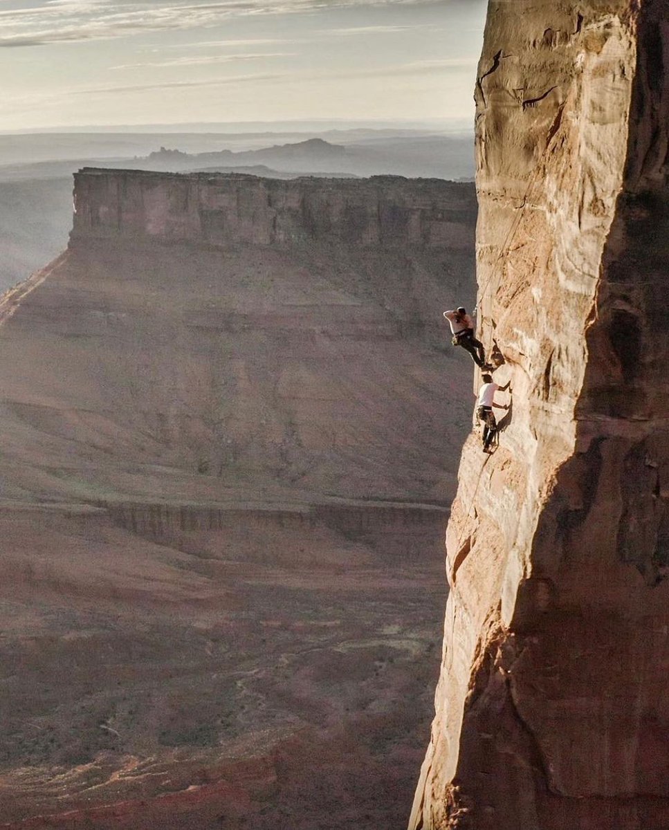 jimkchin's tweet image. A fine desert day in the vert with my fine friend @bookofsamuel. 

📸@Pablo_Durana
