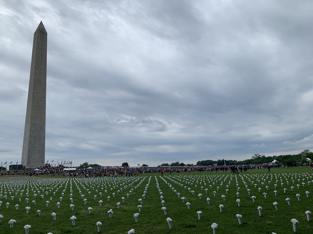 Here at the #MarchForOurLives where a display of flowers commemorates those lost to gun violence. Big crowd here to stand and march for change! ☮️✊#EndGunViolence